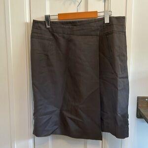 Vintage gray skirt from a brand that no longer exists. Chassis.